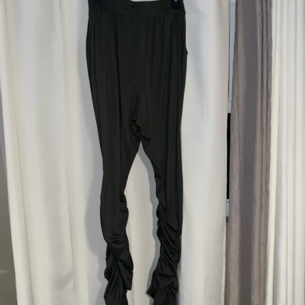 Green stack pants - Picture 1 of 2